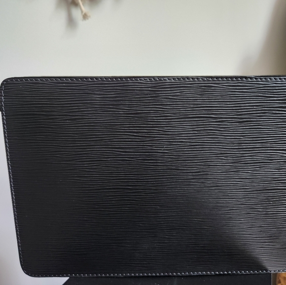 Louis Vuitton Epi Clutch - SERIAL #SR0939 - Picture 2 of 14